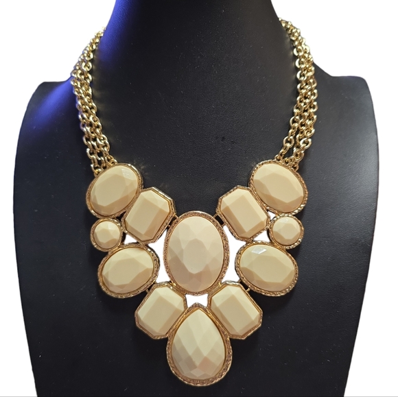 Multi Layer Gold Tone Chain White Faceted Acrylic Bib Statement Necklace. - Picture 1 of 2